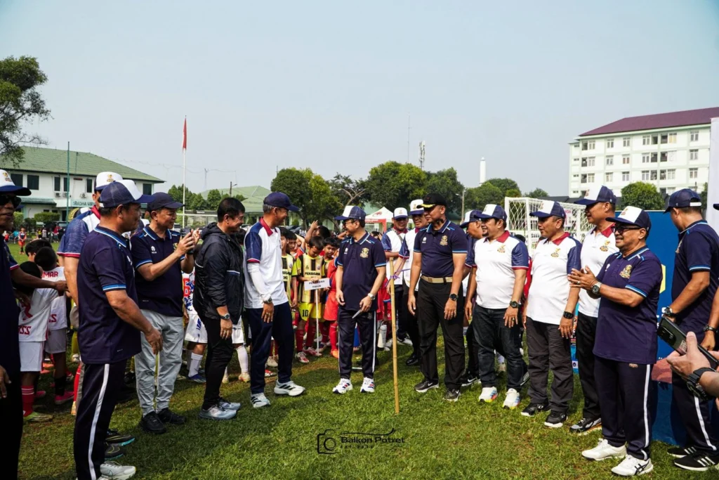 Barisan tamu kehormatan di upacara pembukaan Piala Ketua MK RI 2026, Lapangan Zikon 14 Jagakarsa